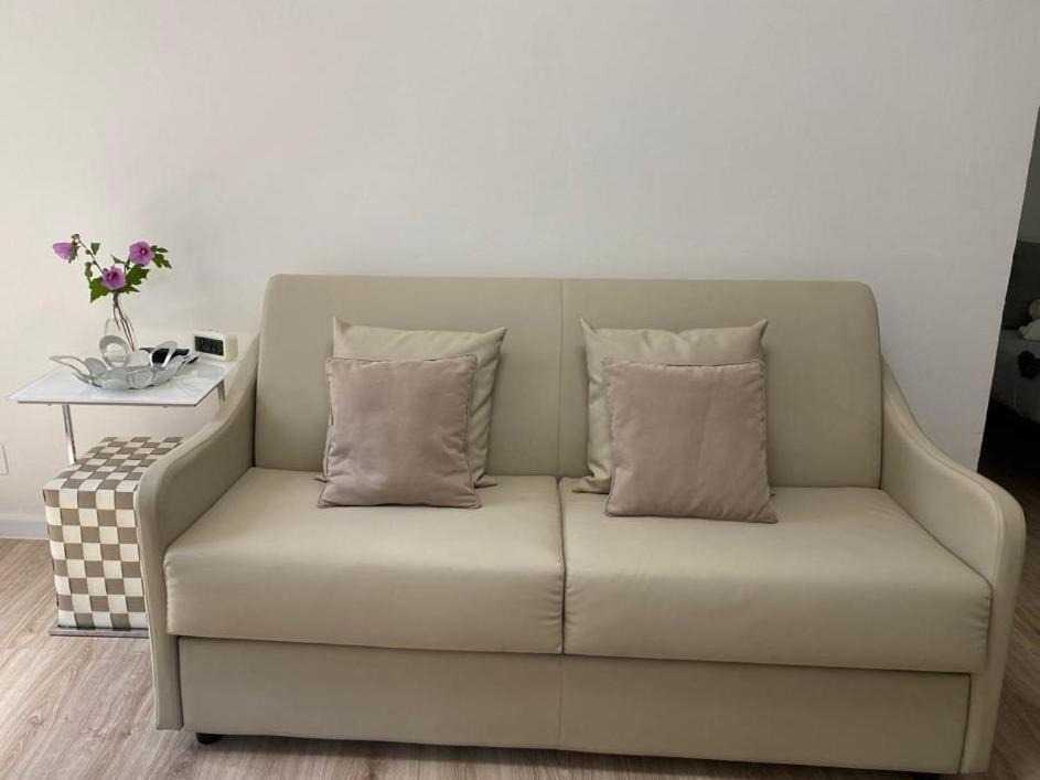 L'Angolino Di Magda: On The Lake-Private Beach! Ghirla Room photo